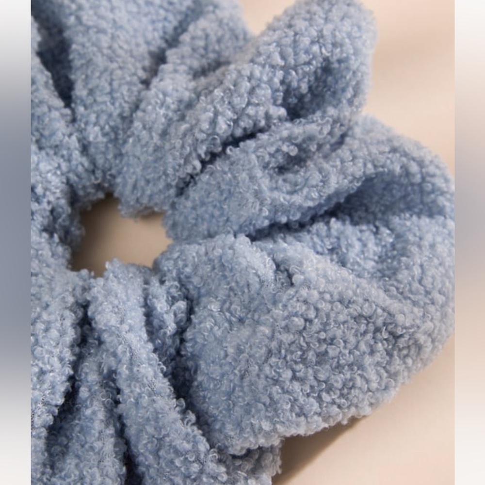 NWT🔥Oversized Boutique Scrunchie